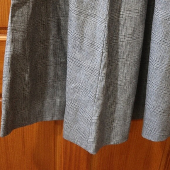 Vintage Handmade Gray Wool Plaid A-Line Midi Skirt Classic 70s Style M - Picture 6 of 12